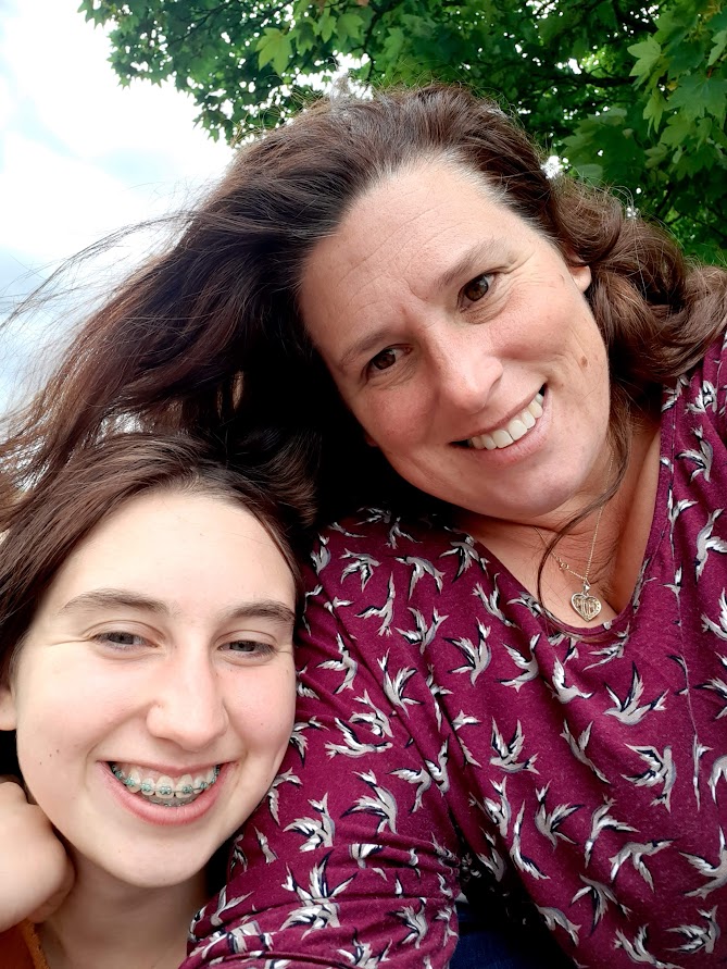 A smiling image of Sharren Bridges and her daughter Jen